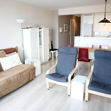 In With Stunning Sea Views, Cleaning Included 아파트